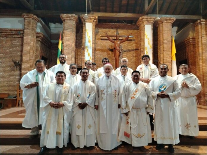 sacerdotes de Pando