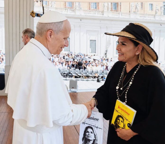 expresidenta Jeanine visita al Papa Leon XIV